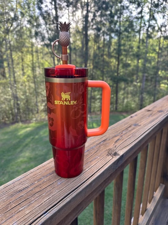 Stanley x Karol G Quencher H2.0 0.89L