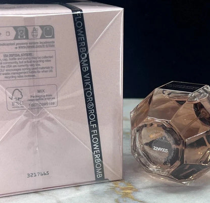 Viktor&Rolf Flowerbomb Eau de Parfum for Women – 50ml / 1.7oz